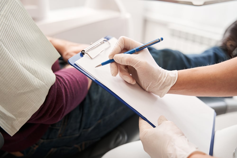 fascicolo medico da completare durante la prima visita dal dentista